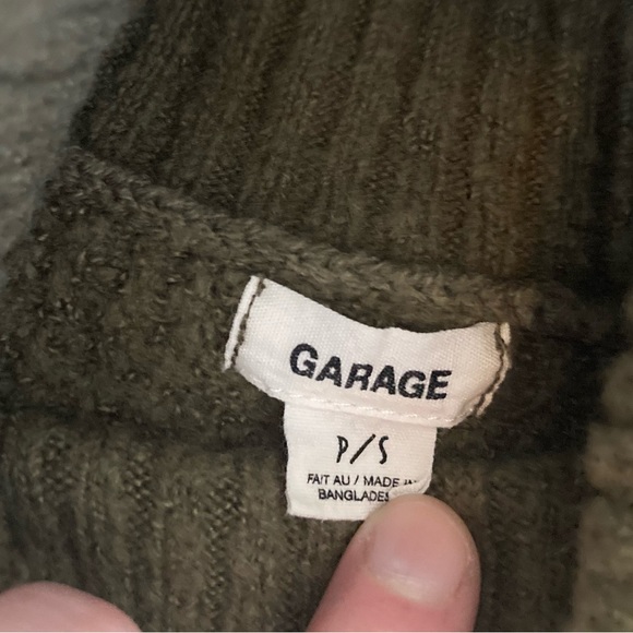 Garage Turtleneck - Picture 4 of 4